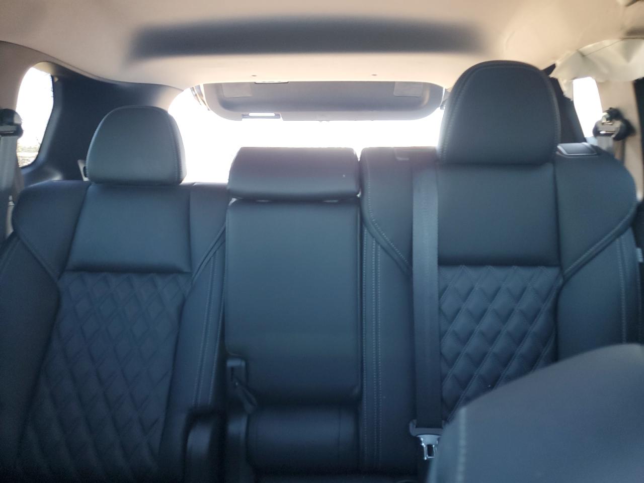 2024 Mitsubishi Outlander - Image 10