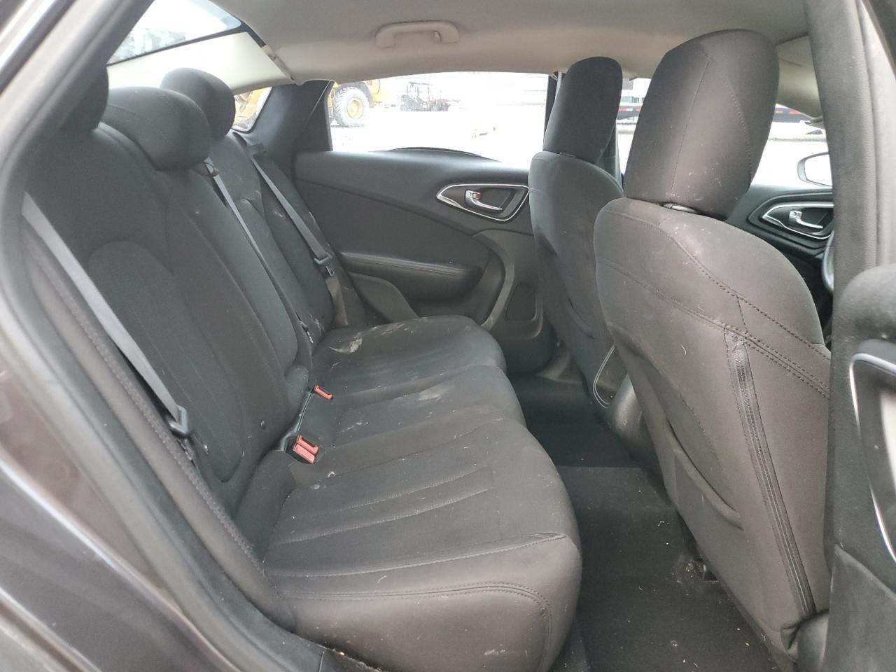 2015 Chrysler 200 - Image 11