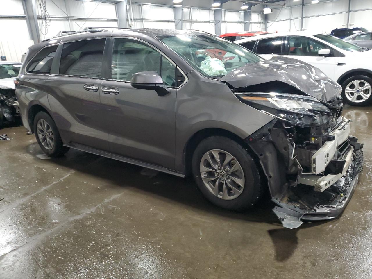 2022 Toyota Sienna - Image 4