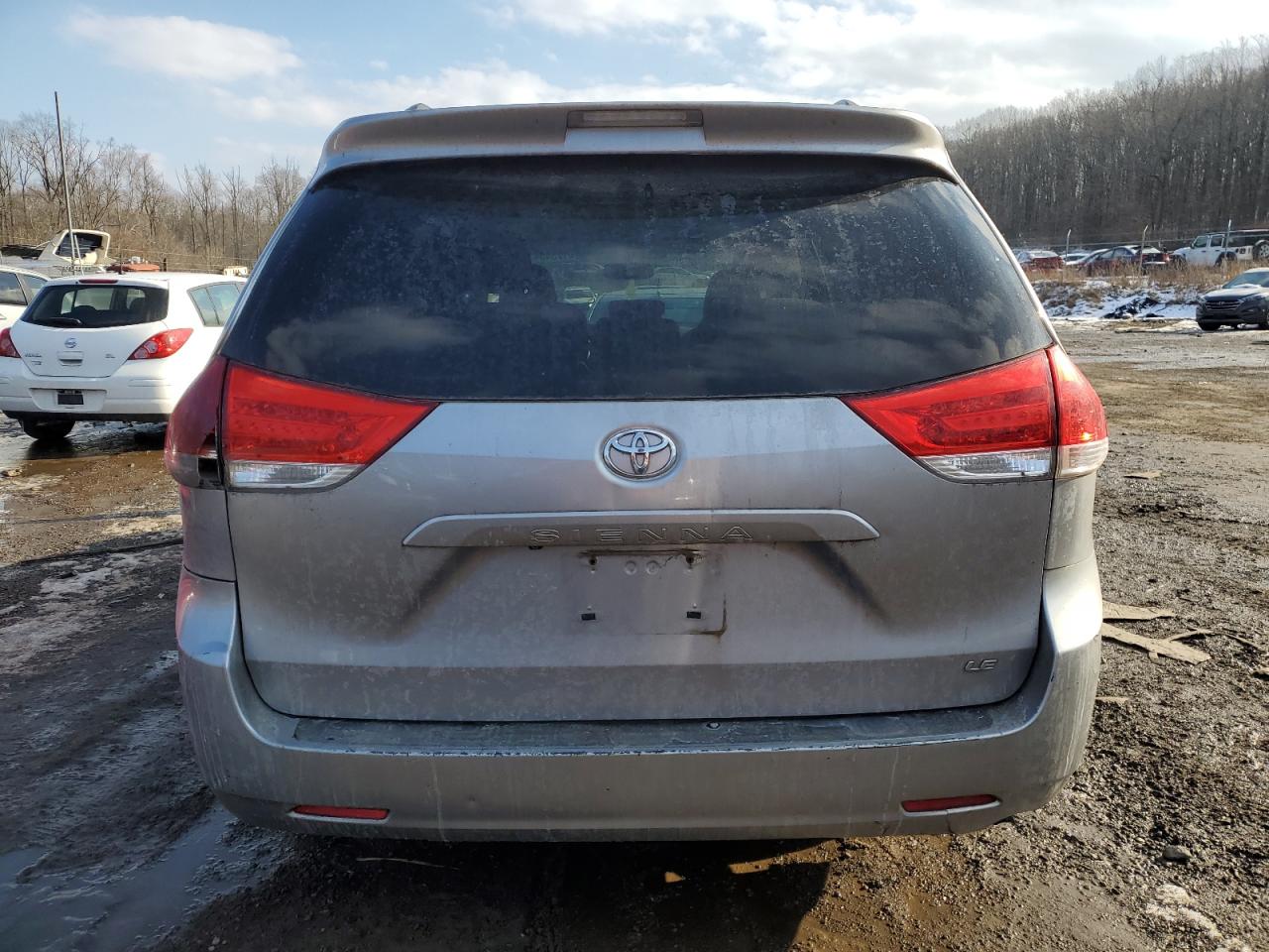 2011 Toyota Sienna - Image 6