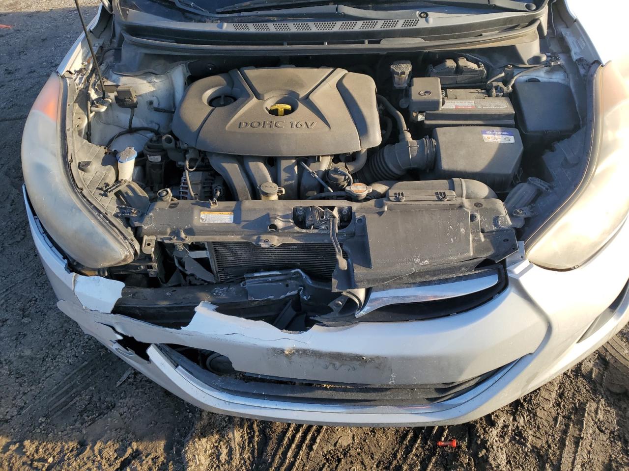 2011 Hyundai Elantra - Image 12