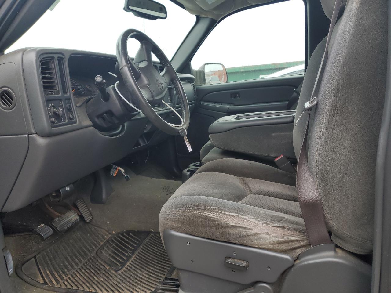 2004 Chevrolet Silverado - Image 7