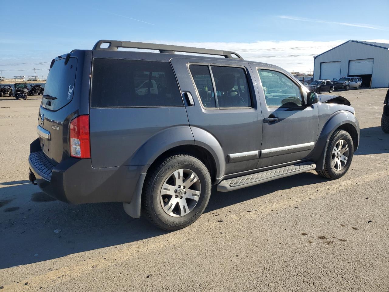 2011 Nissan Pathfinder - Image 3