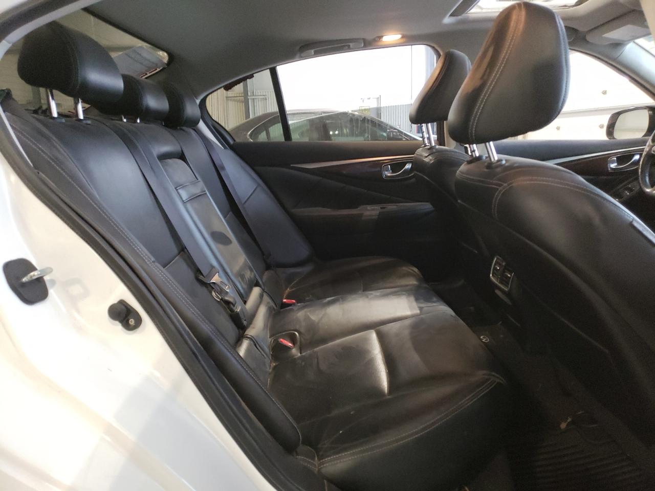 2015 Infiniti Q50 - Image 10