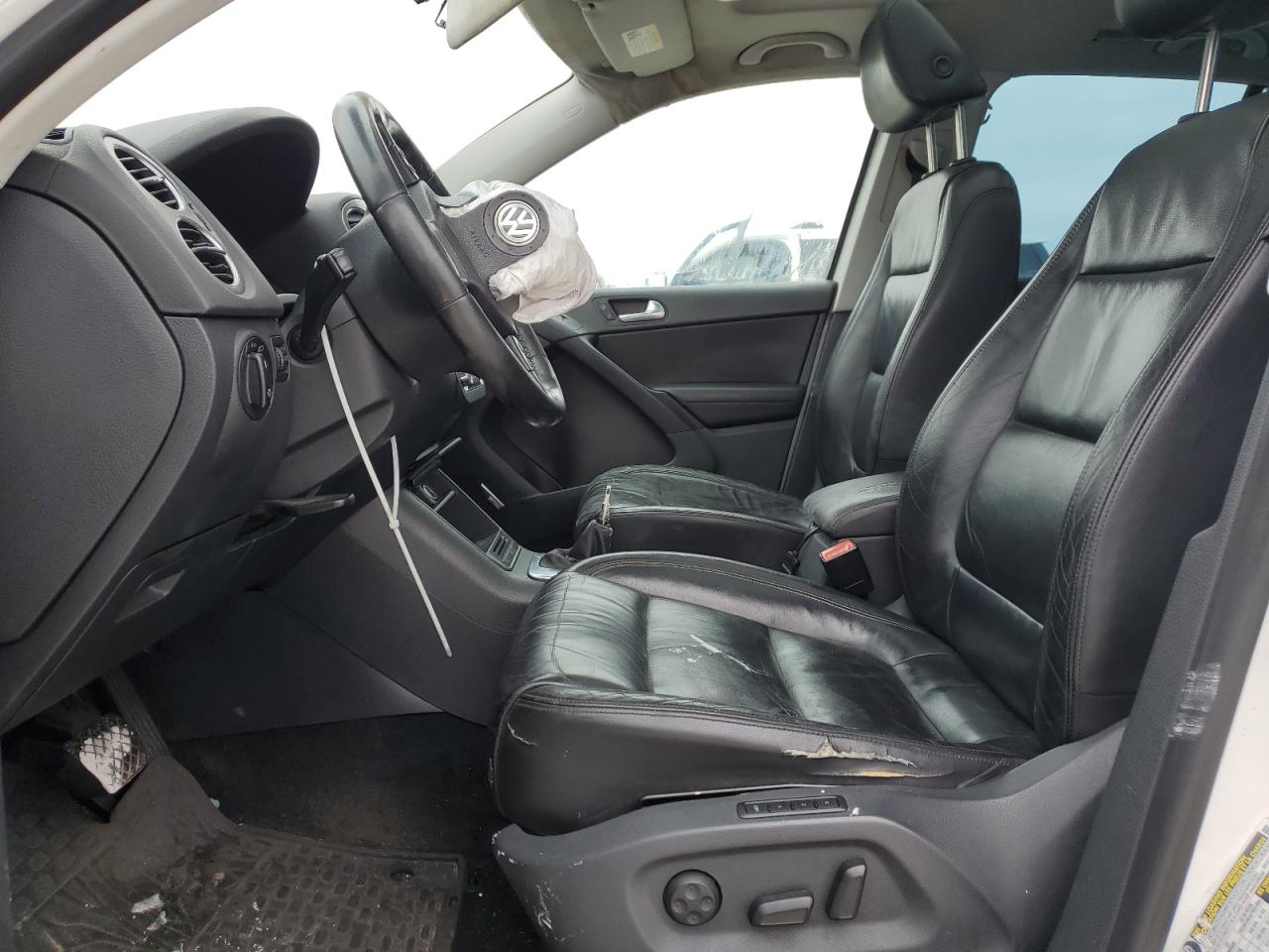 2010 Volkswagen Tiguan - Image 7