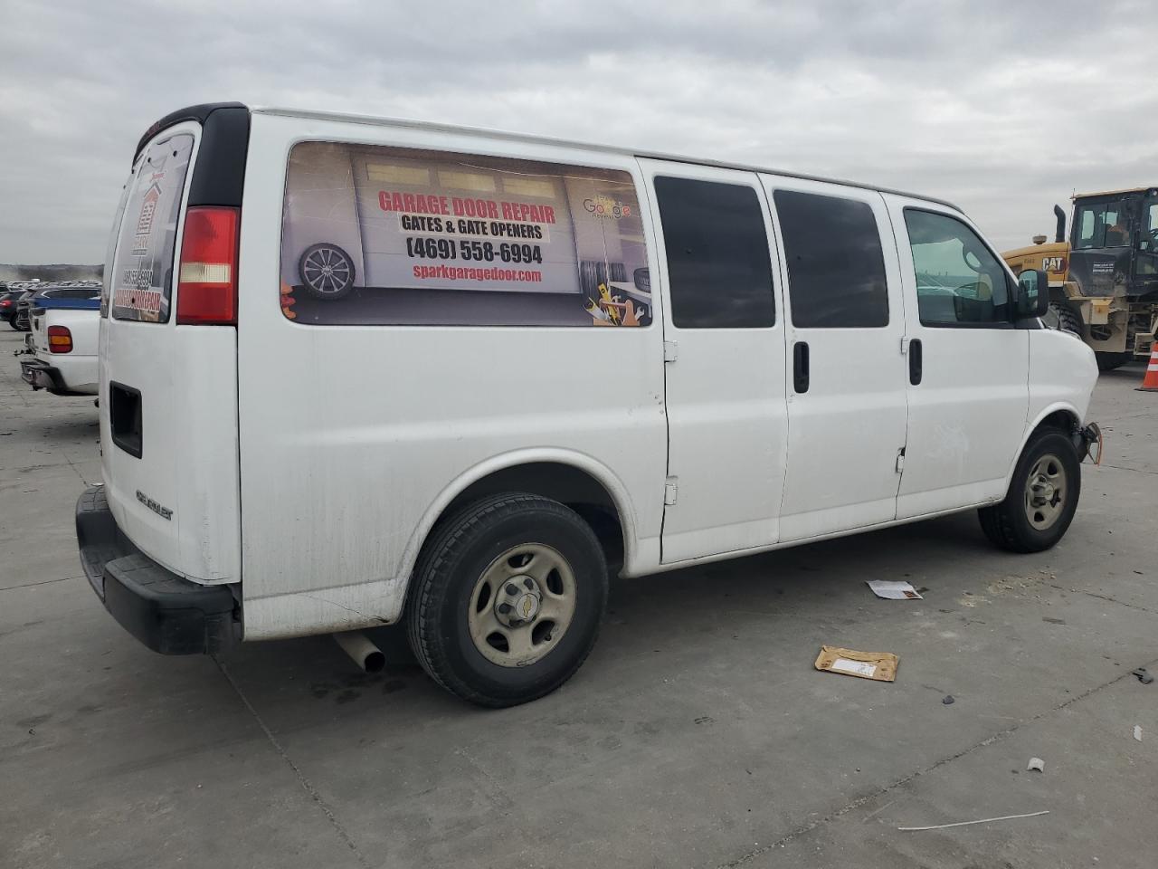 2005 Chevrolet Express - Image 3