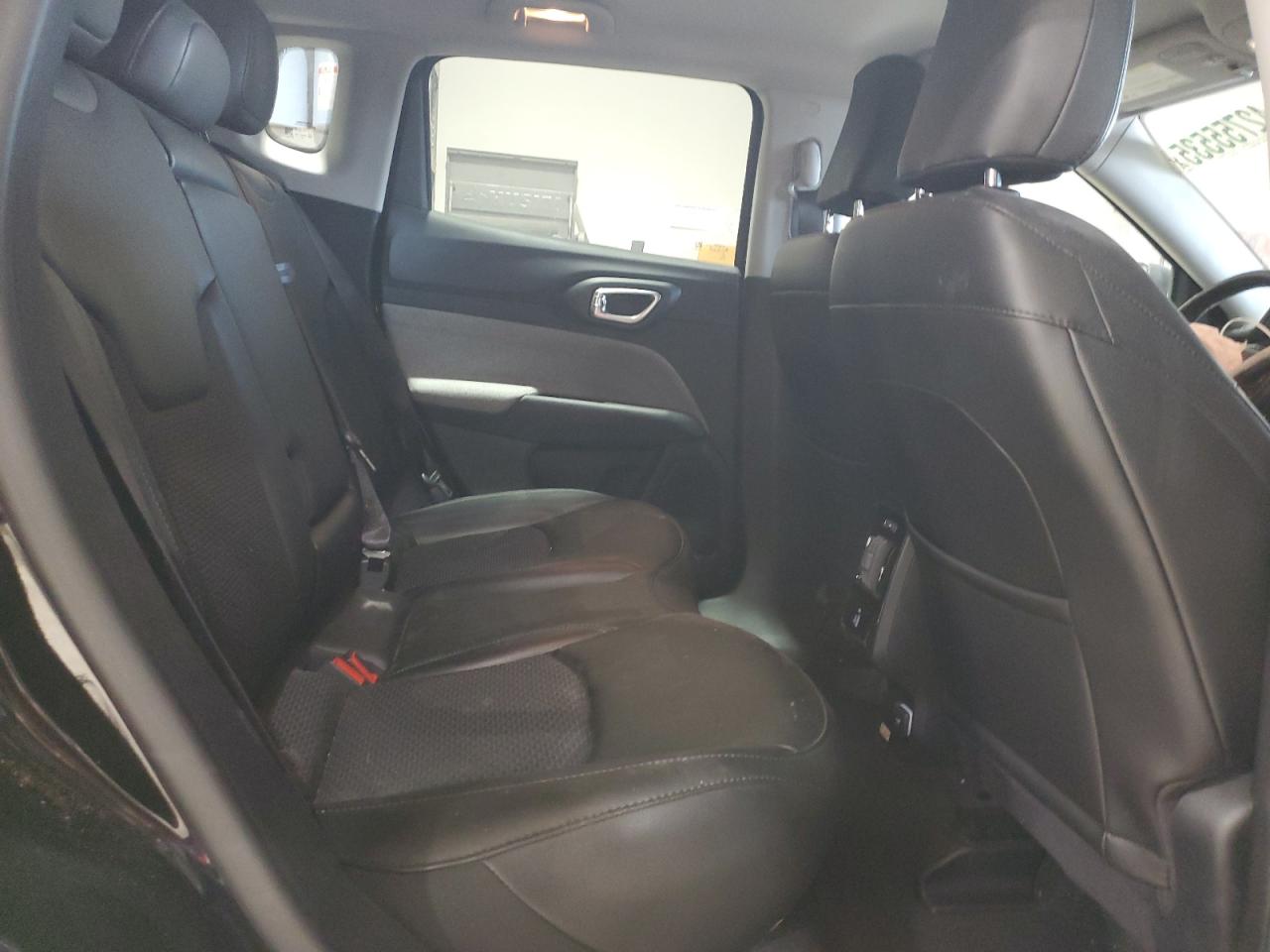 2022 Jeep Compass - Image 11