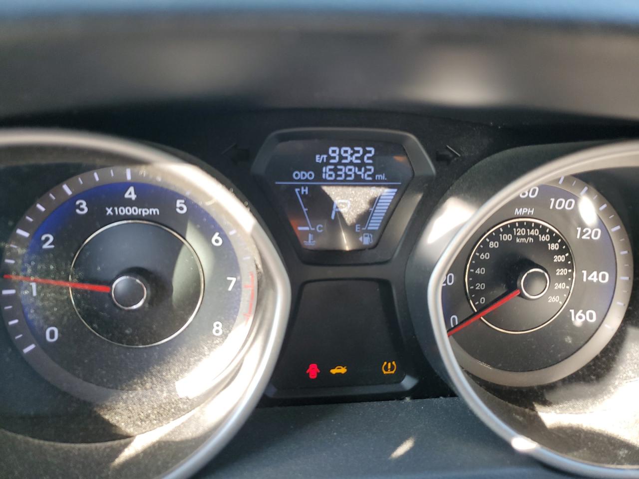 2012 Hyundai Elantra - Image 9
