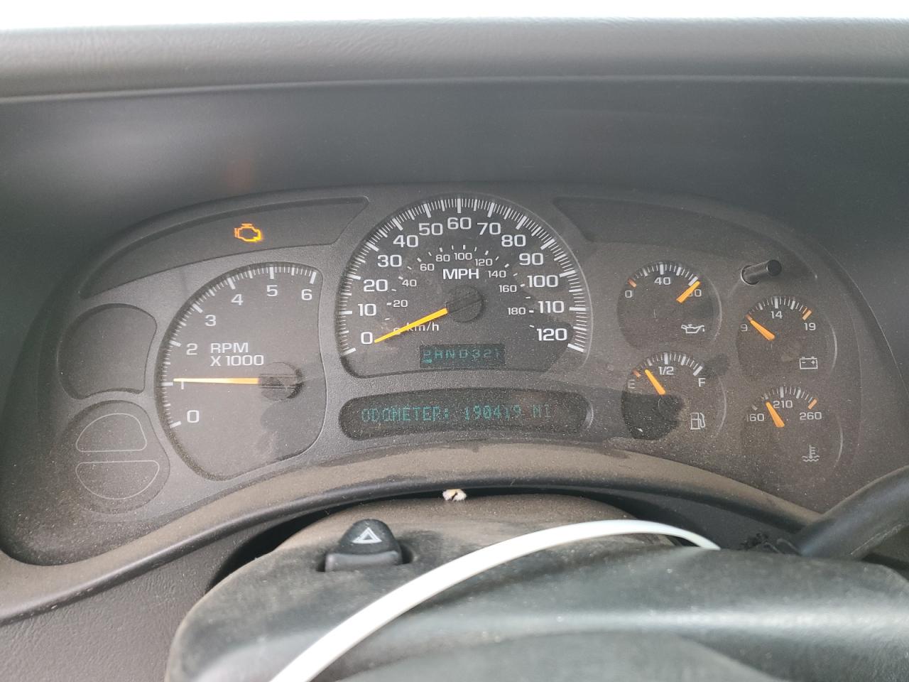 2004 GMC Sierra - Image 9