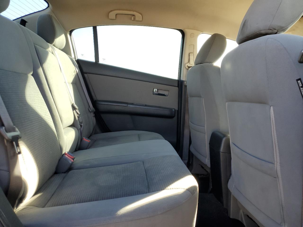 2010 Nissan Sentra - Image 11