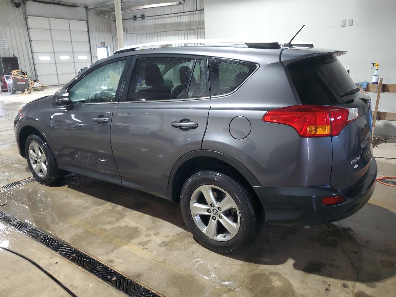 2015 Toyota RAV 4 - Image 2