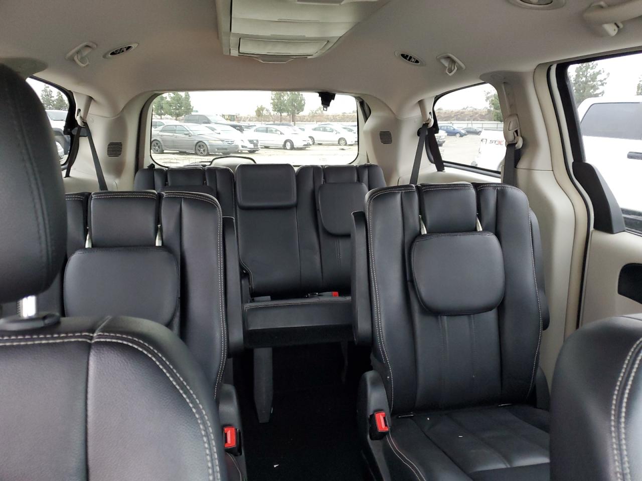 2013 Chrysler Town & Country - Image 10
