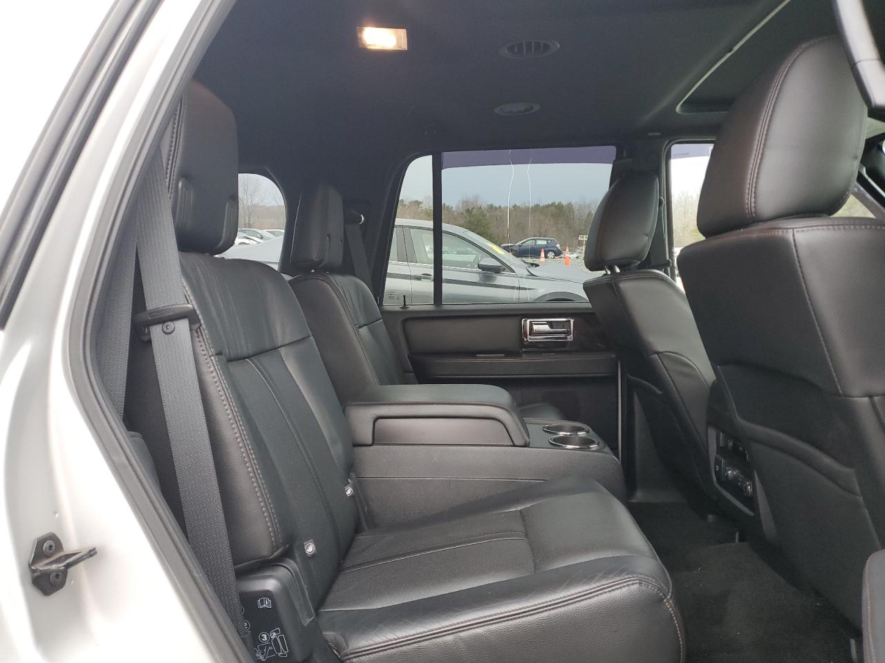 2017 Lincoln Navigator - Image 11