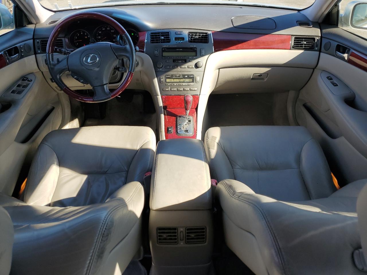 2004 Lexus ES - Image 8