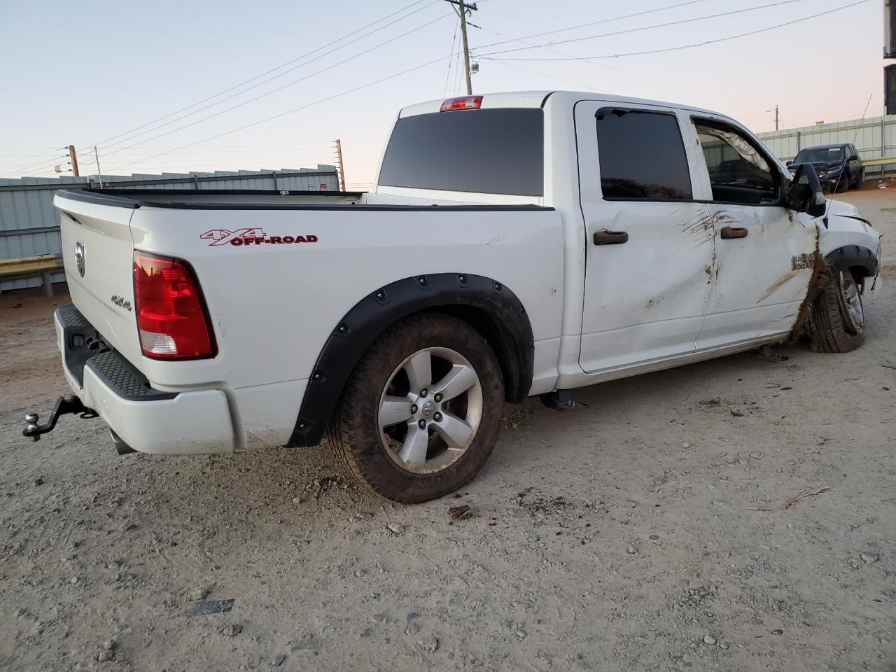2016 RAM 1500 - Image 3