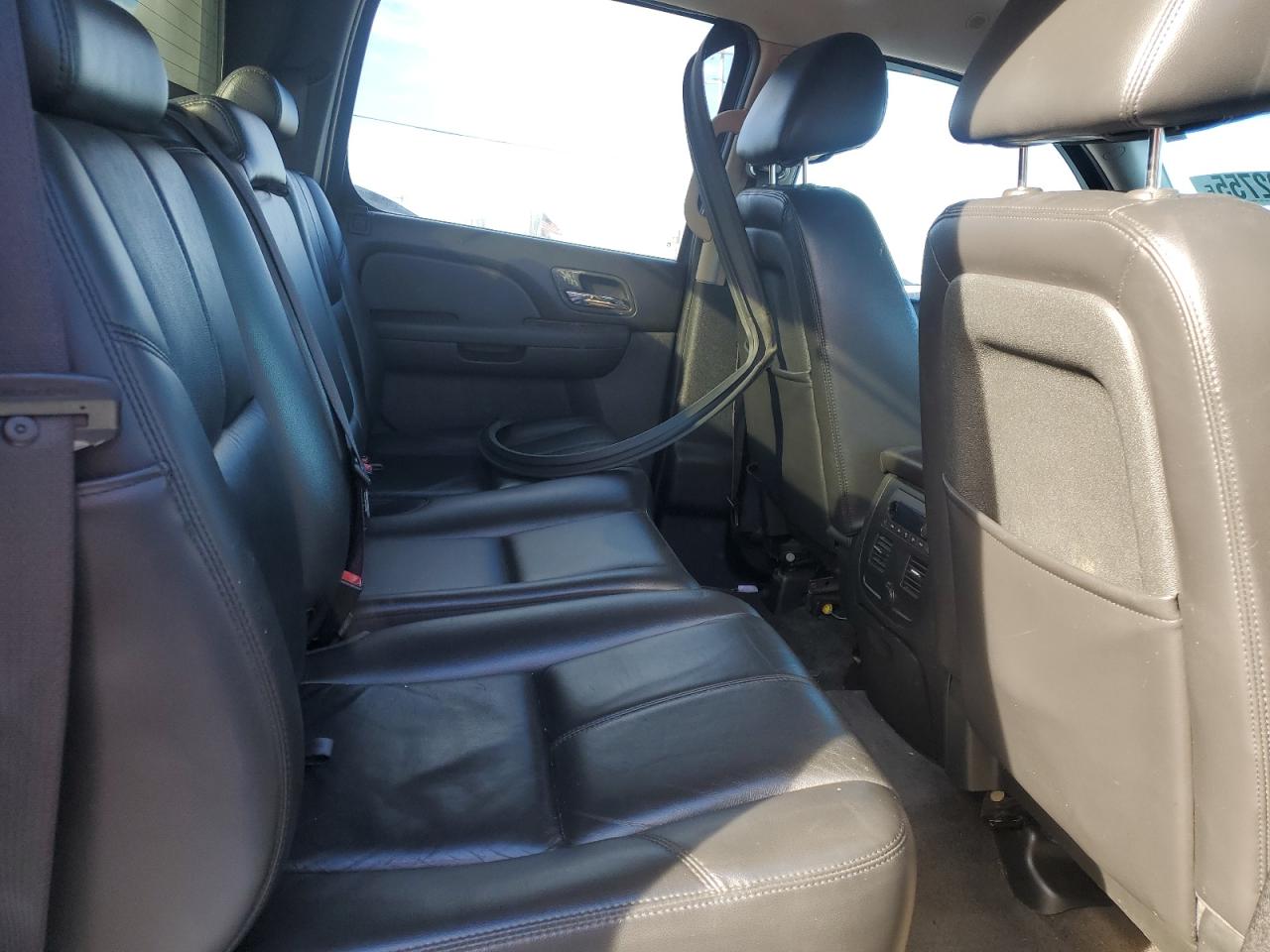 2010 Chevrolet Avalanche - Image 10