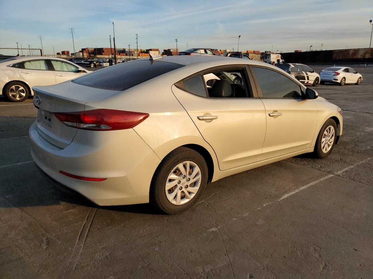2017 Hyundai Elantra - Image 3