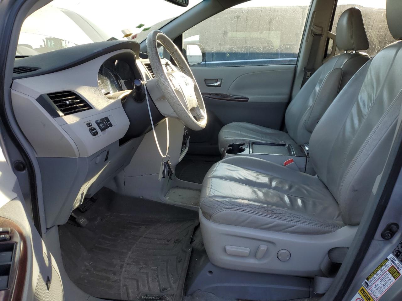 2011 Toyota Sienna - Image 7