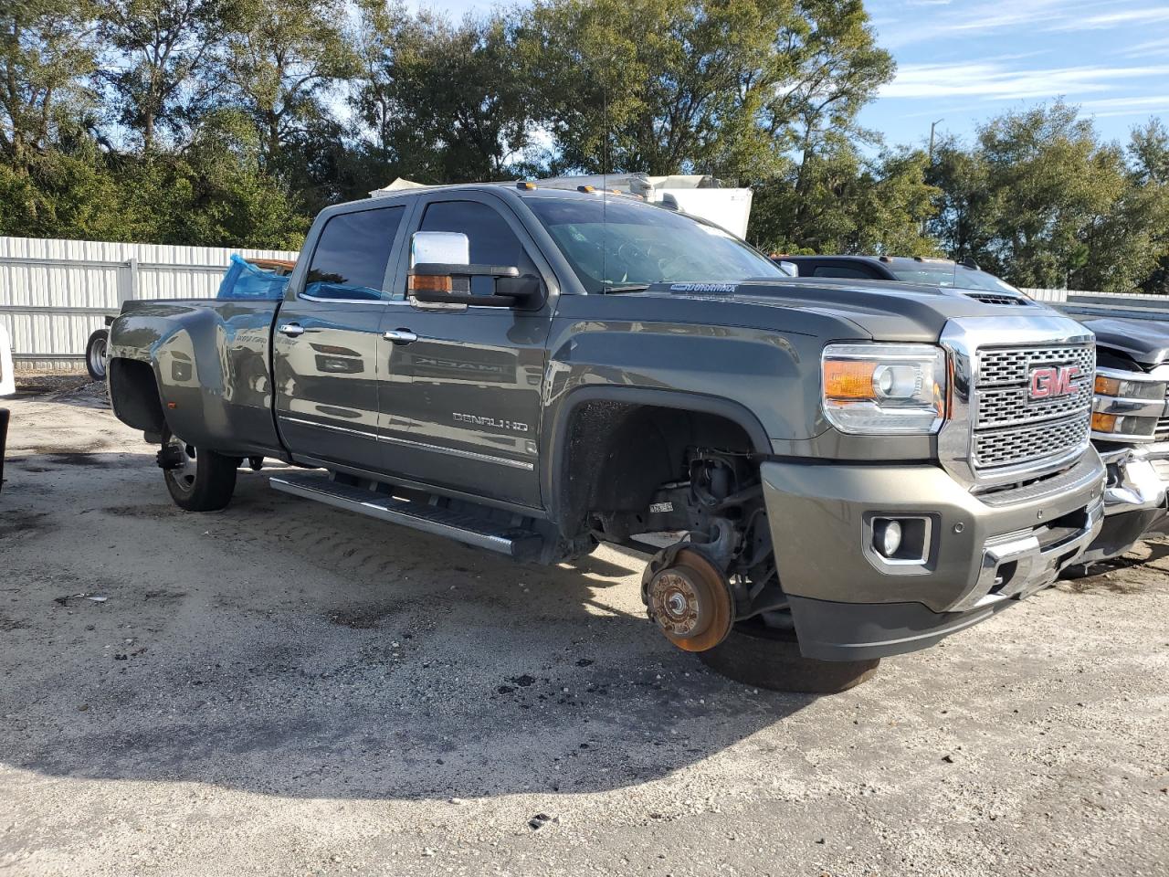 2018 GMC Sierra - Image 4