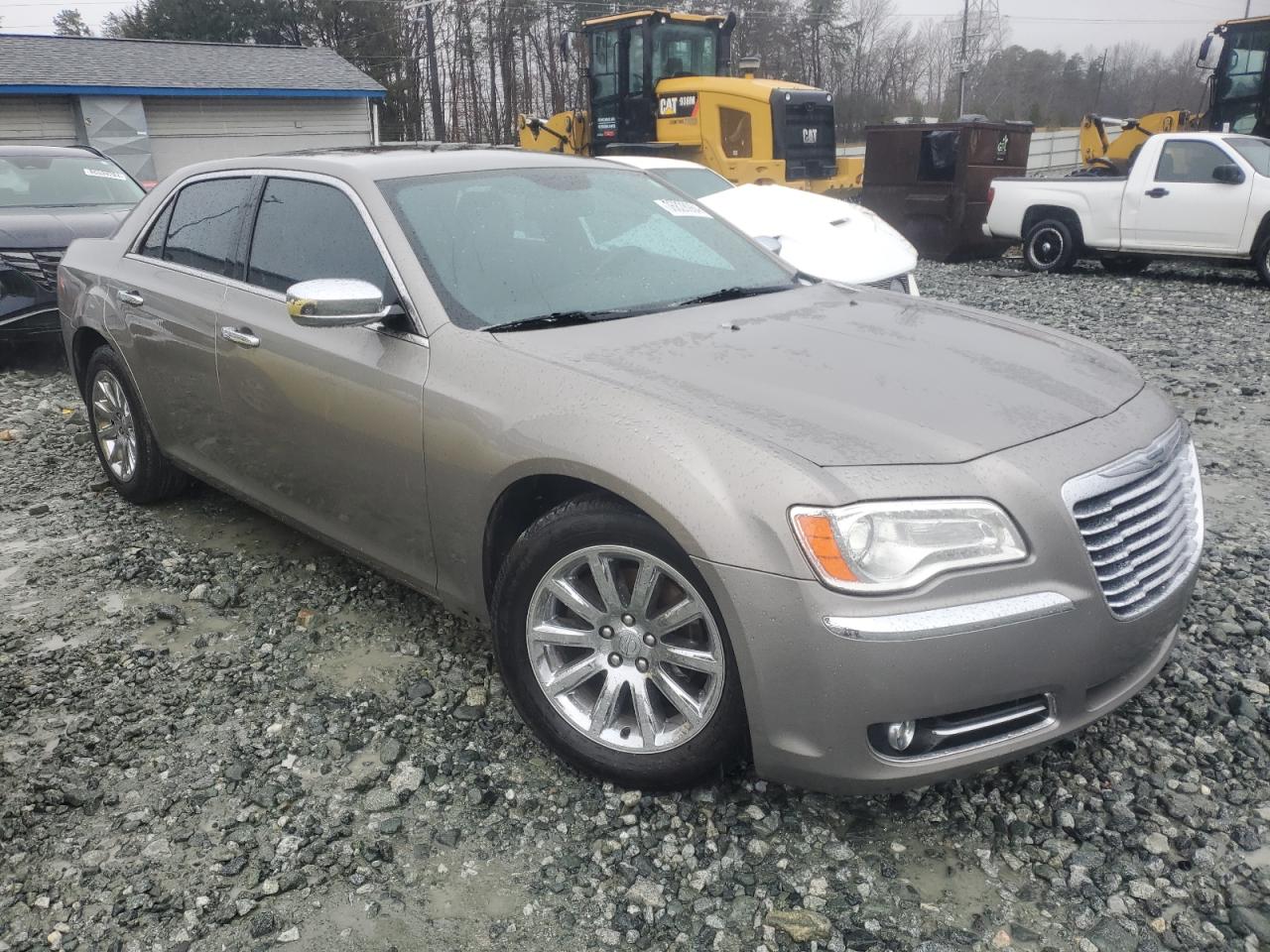 VIN 2C3CCAEG0EH179325 2014 CHRYSLER 300 no.4