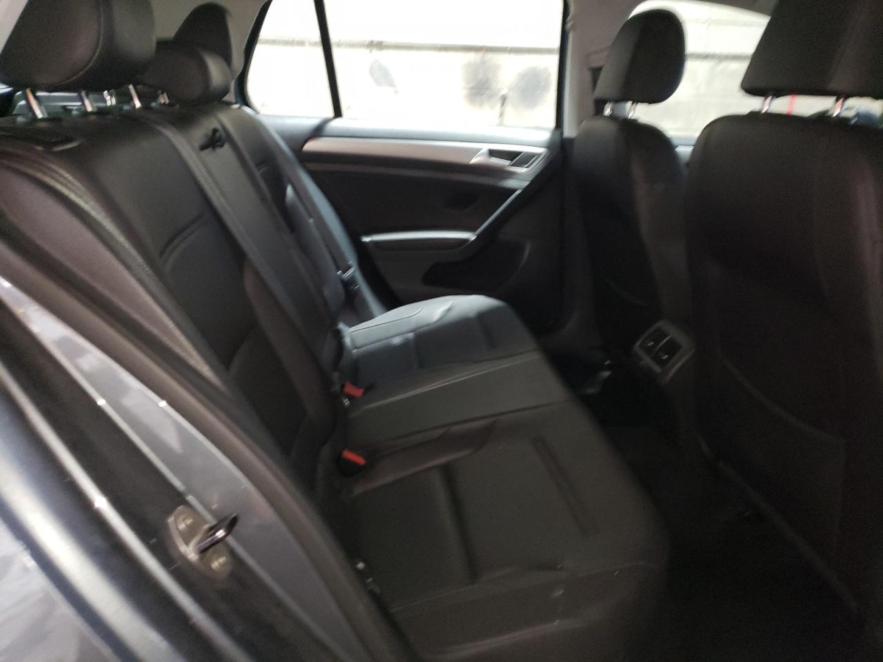 2015 Volkswagen Golf - Image 10
