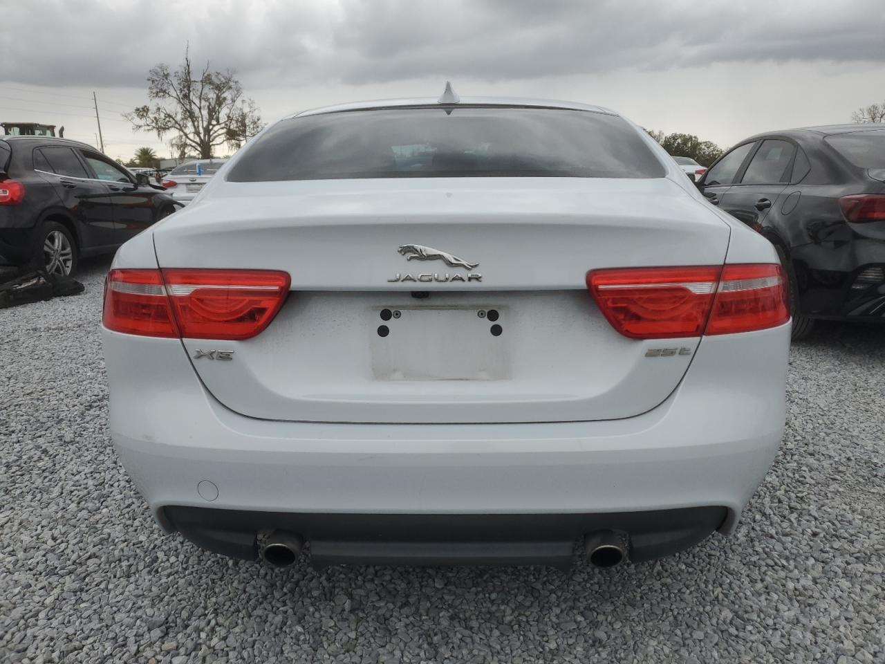 2018 Jaguar XE - Image 6