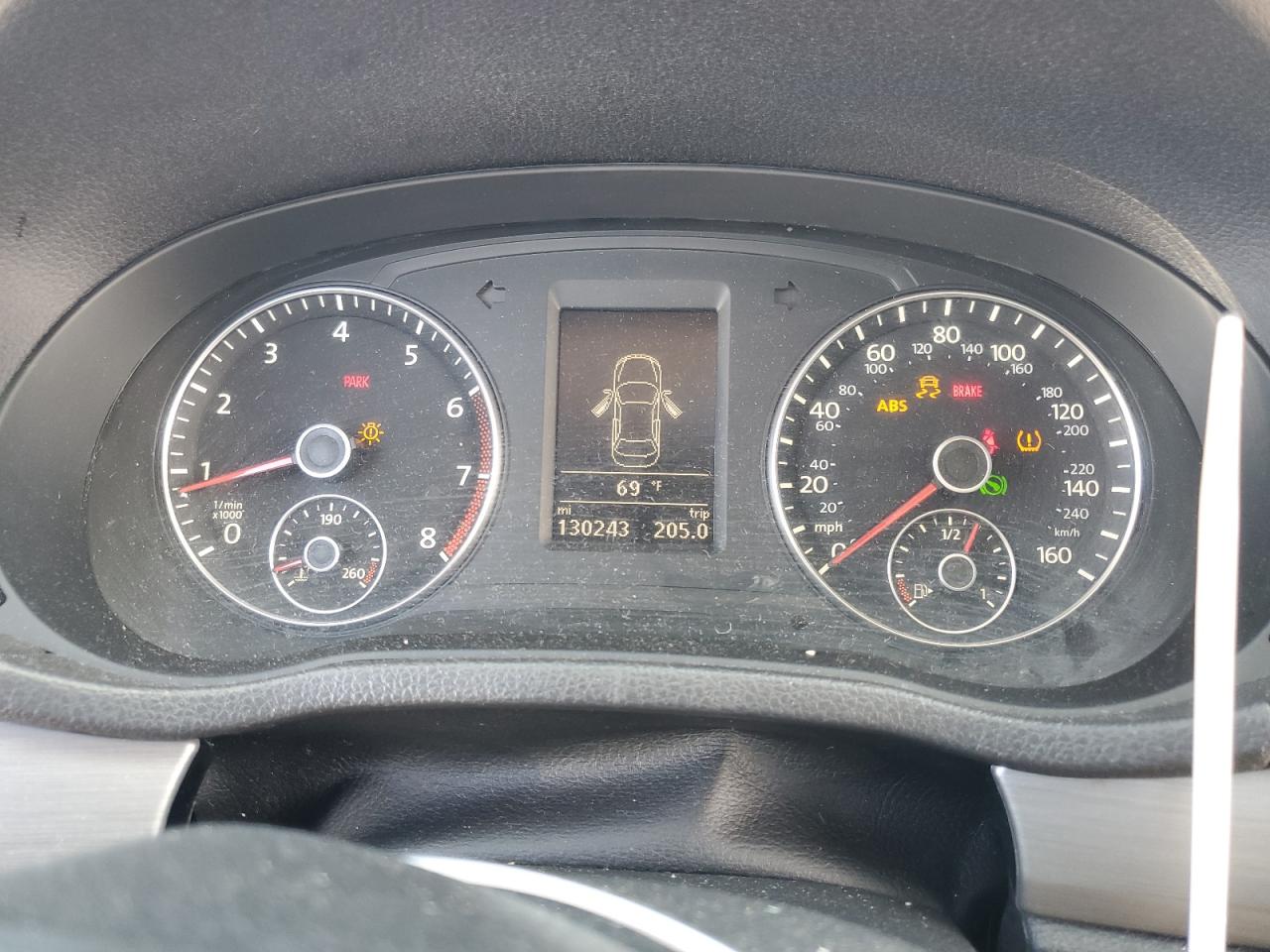2014 Volkswagen Passat - Image 9