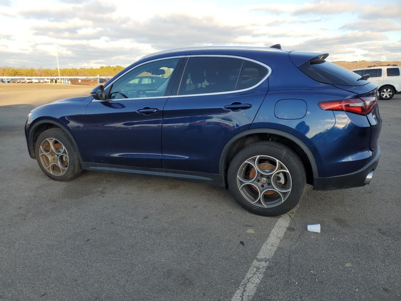 VIN ZASFAKAN1J7B62975 2018 ALFA ROMEO STELVIO no.2