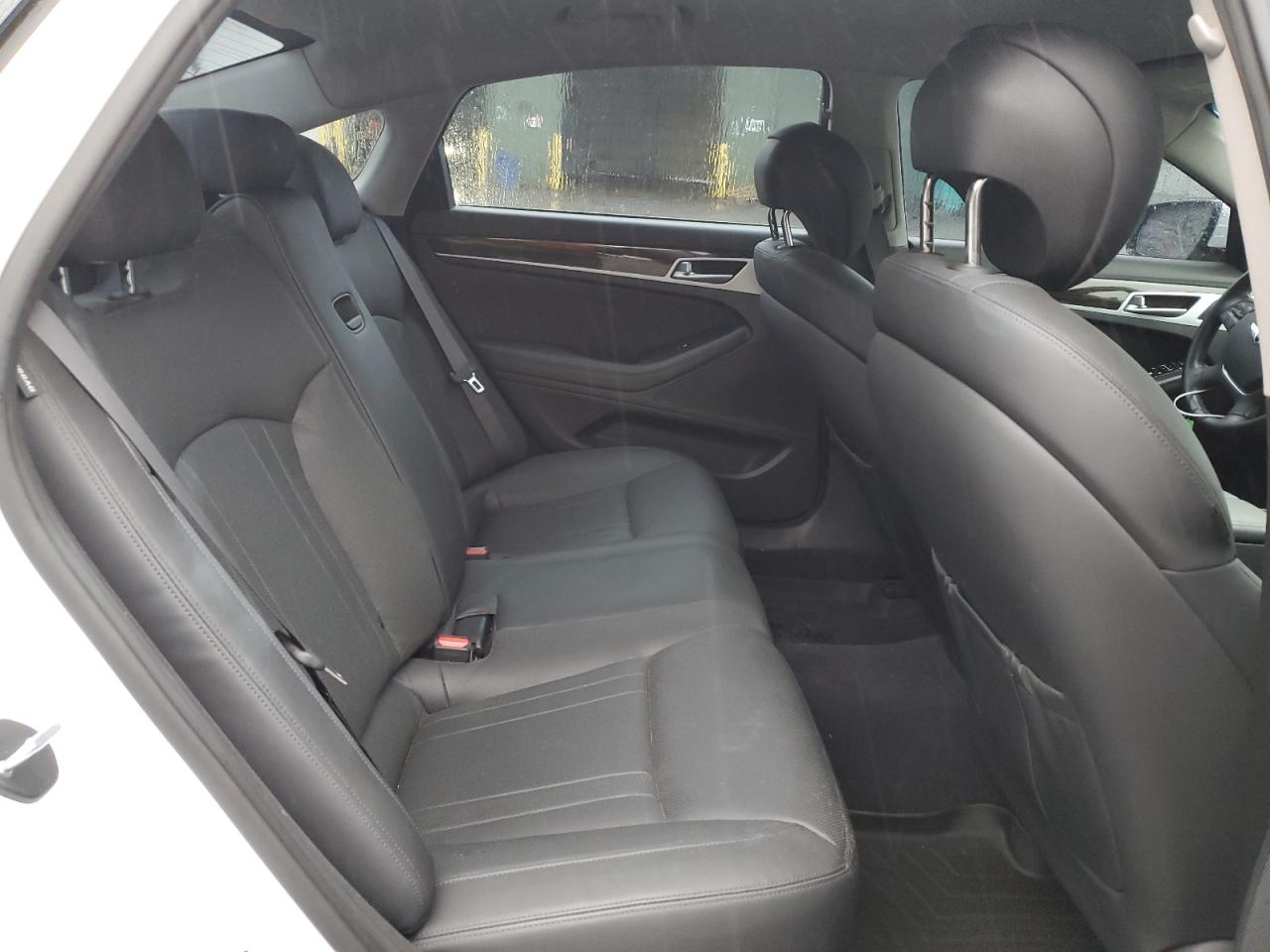 2016 Hyundai Genesis - Image 10