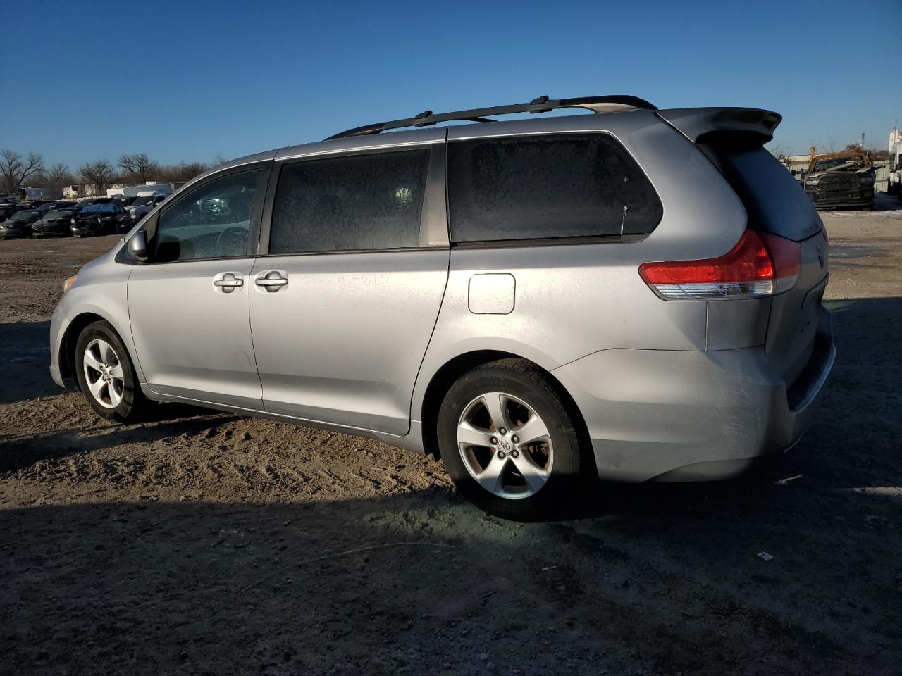 2013 Toyota Sienna - Image 2