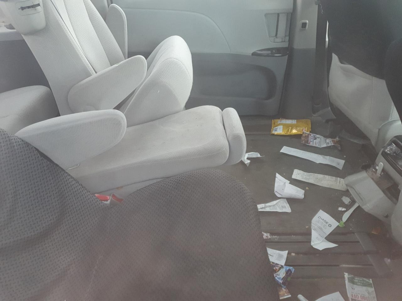 2014 Toyota Sienna - Image 11