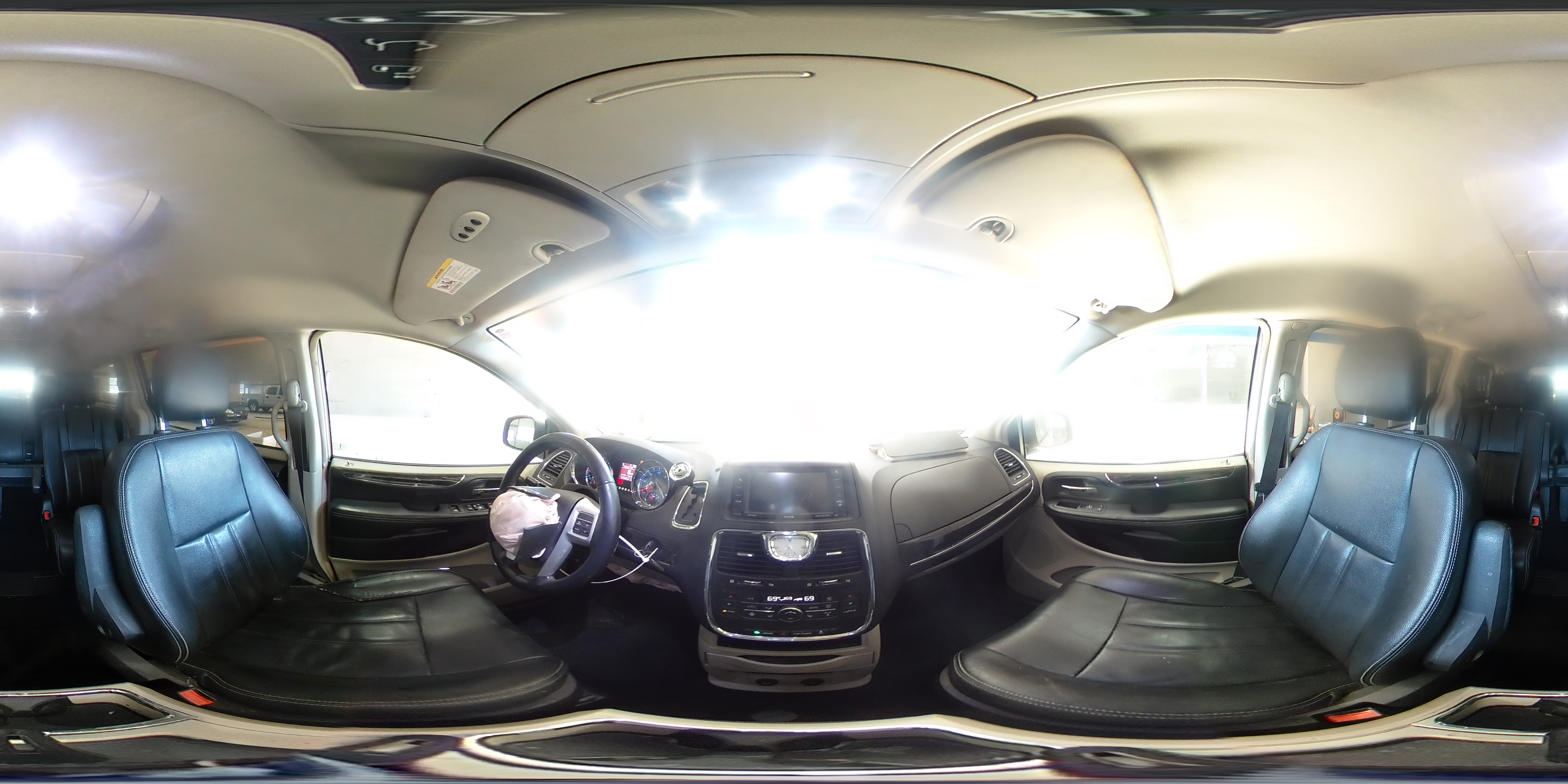2016 Chrysler Town & Country - Image 14