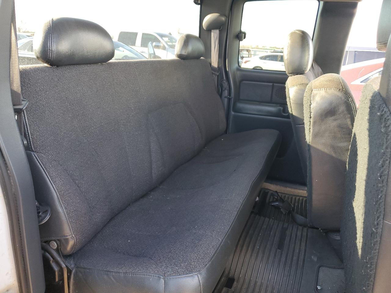 2000 Chevrolet Silverado - Image 10