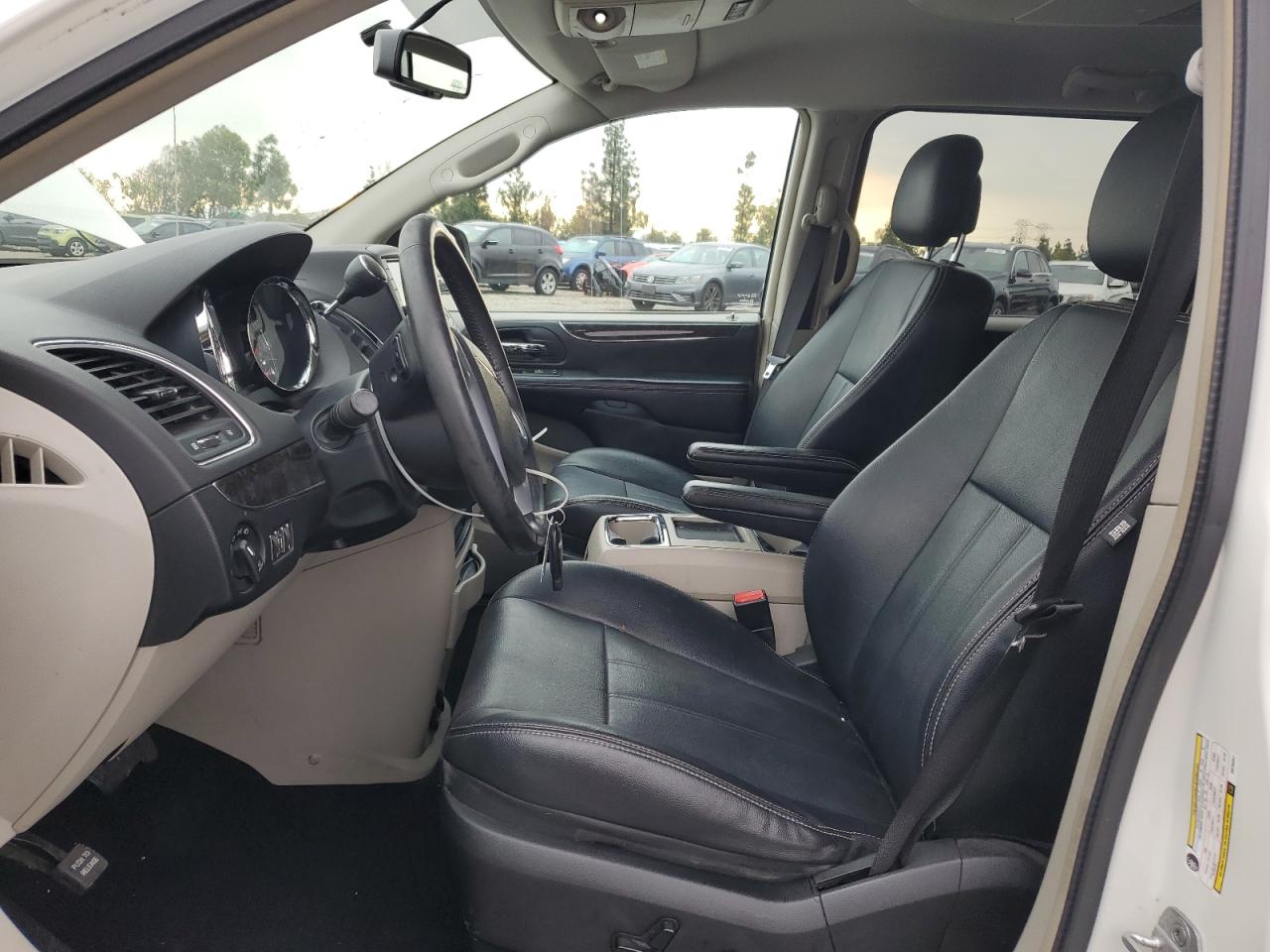 2013 Chrysler Town & Country - Image 7