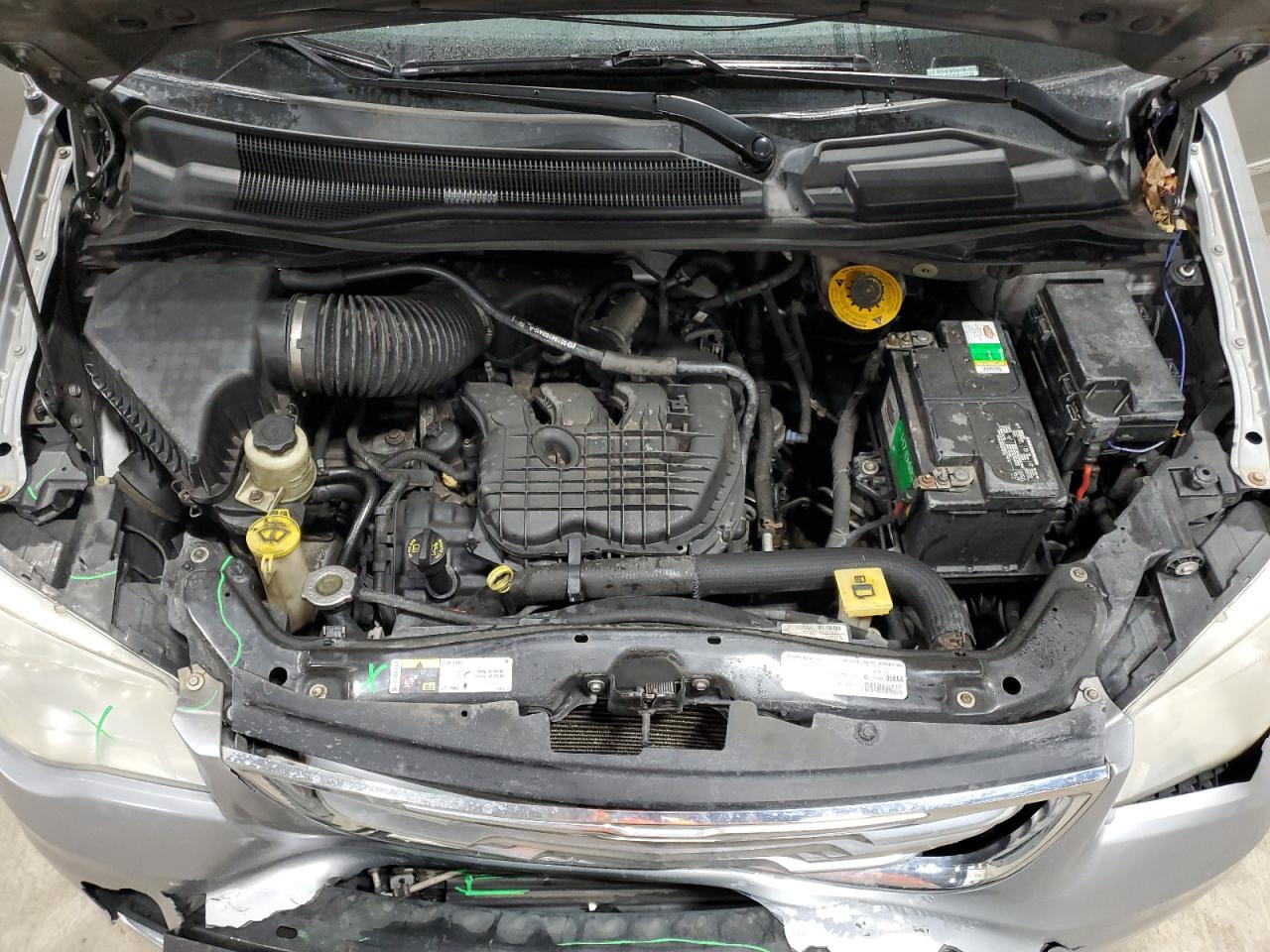 2014 Chrysler Town & Country - Image 12
