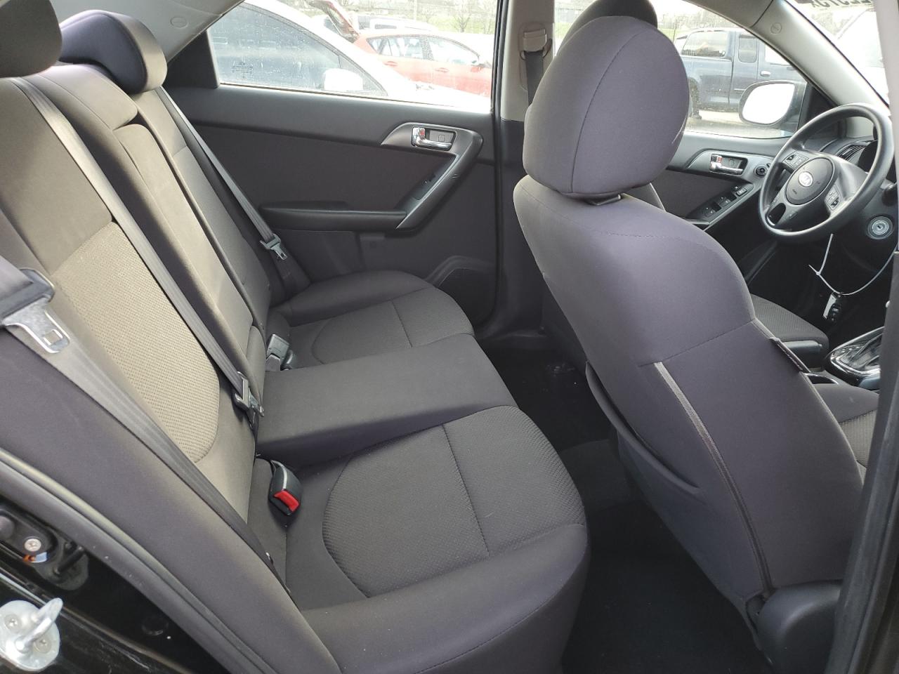 2013 Kia Forte - Image 10