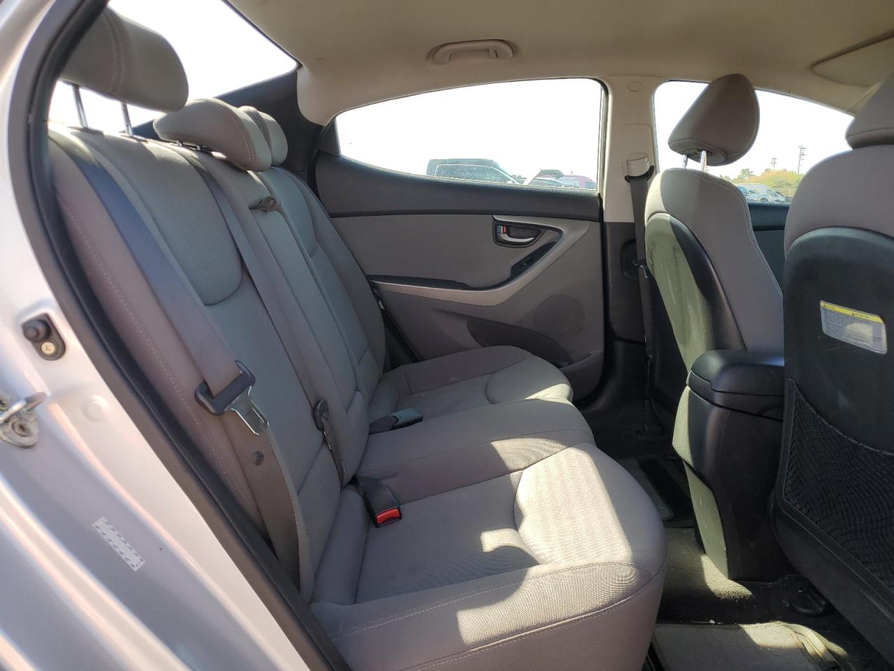 2016 Hyundai Elantra - Image 10
