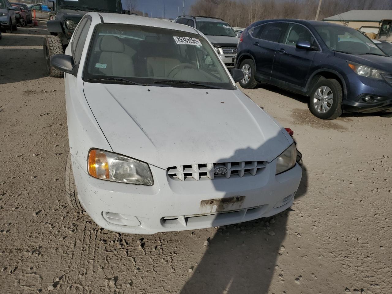2001 Hyundai Accent - Image 5