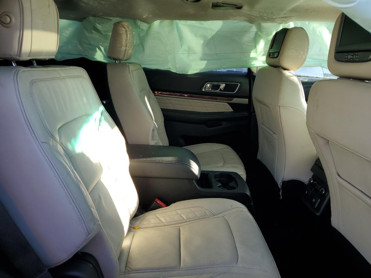 2016 Ford Explorer - Image 11