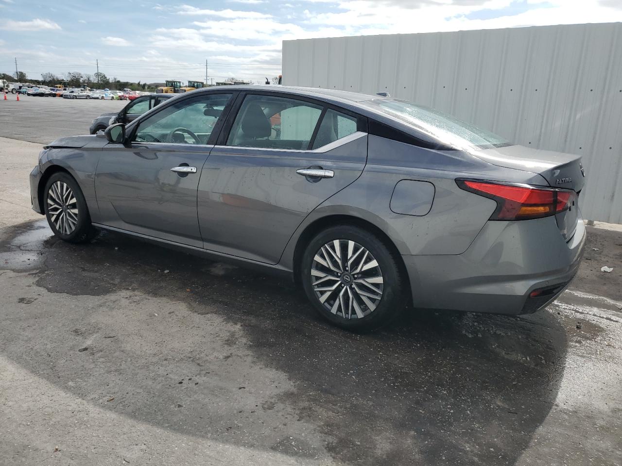 2024 Nissan Altima - Image 2