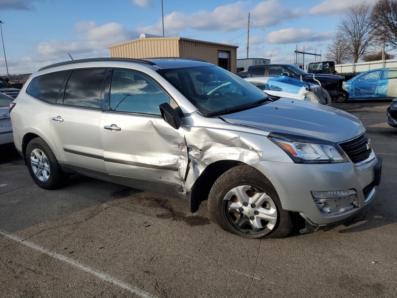 VIN 1GNKRFKDXFJ169793 2015 CHEVROLET TRAVERSE no.4