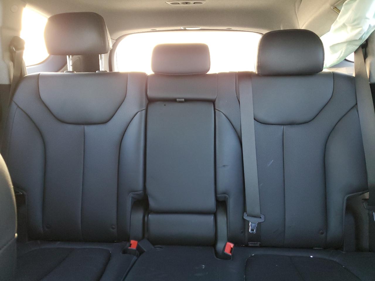 2019 Hyundai Santa Fe - Image 10