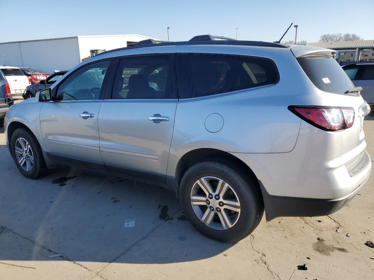 VIN 1GNKRHKD0FJ136944 2015 CHEVROLET TRAVERSE no.2