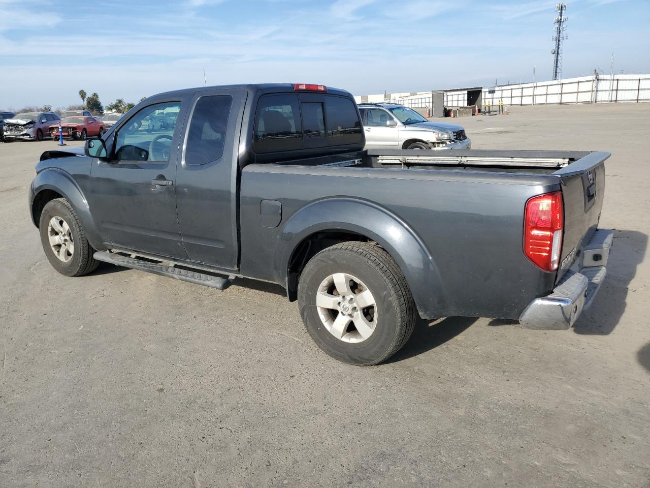 2013 Nissan Navara (Frontier) - Image 2