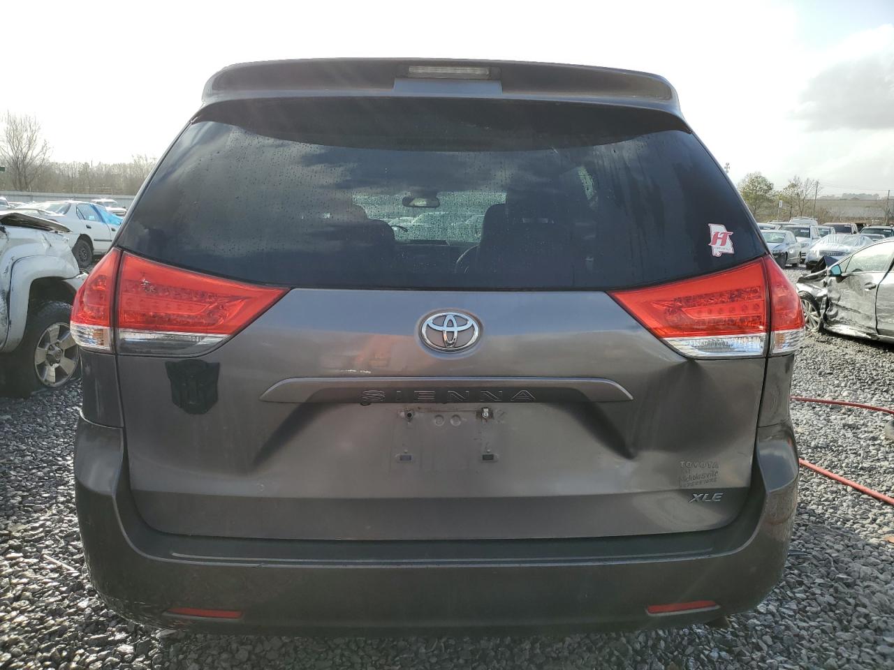 2011 Toyota Sienna - Image 6