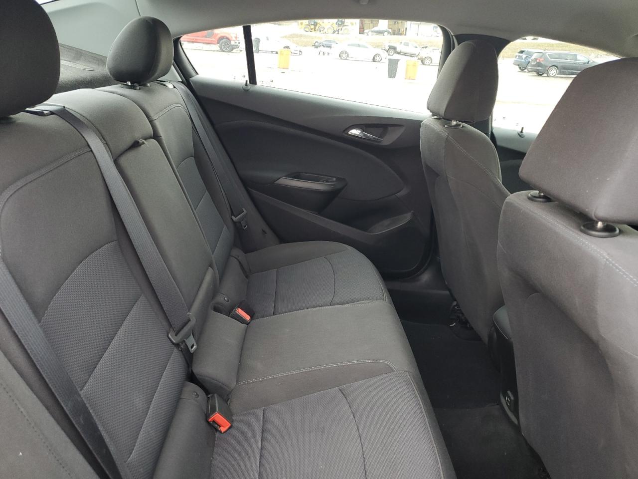 2019 Chevrolet Cruze - Image 11