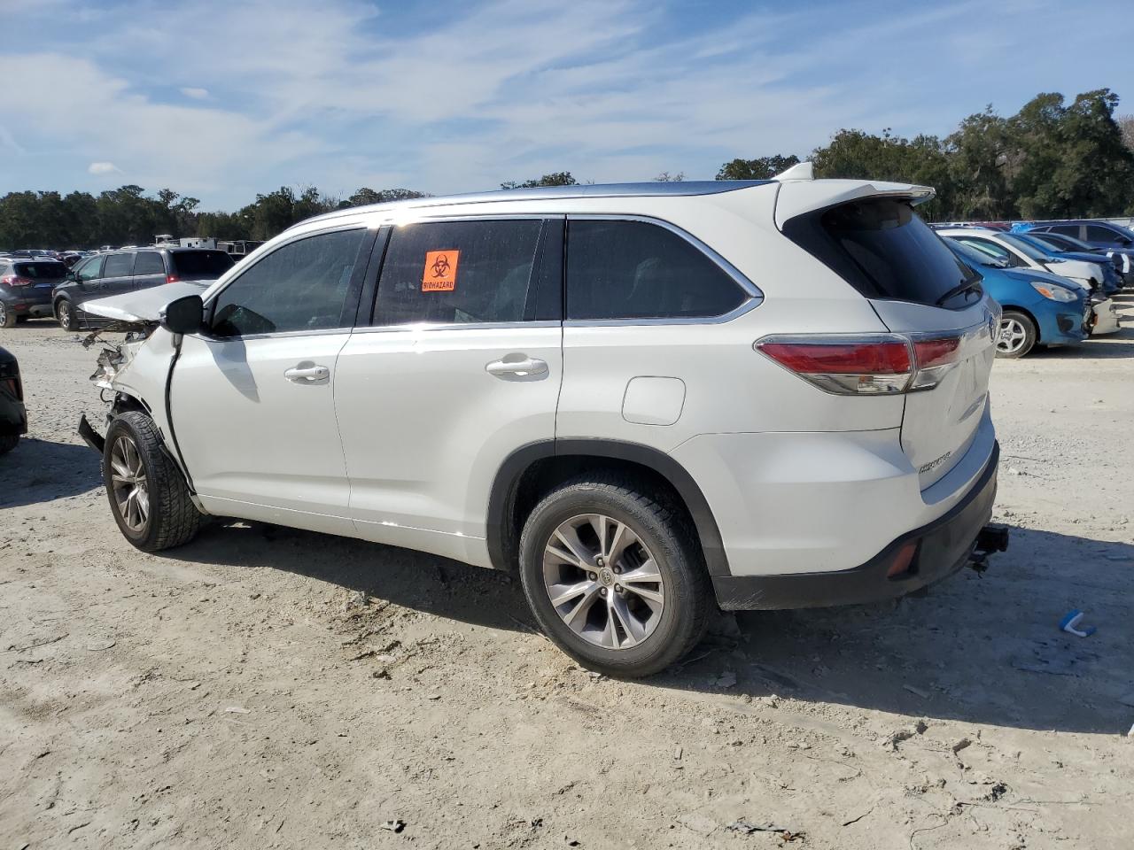 2015 Toyota Highlander - Image 2