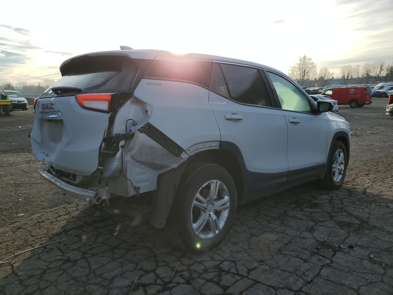 2022 GMC Terrain - Image 3