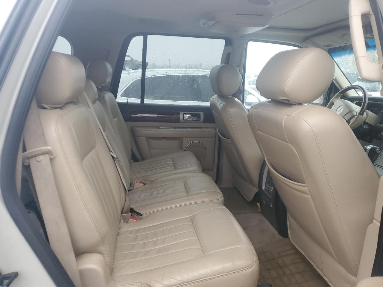 2005 Lincoln Navigator - Image 11