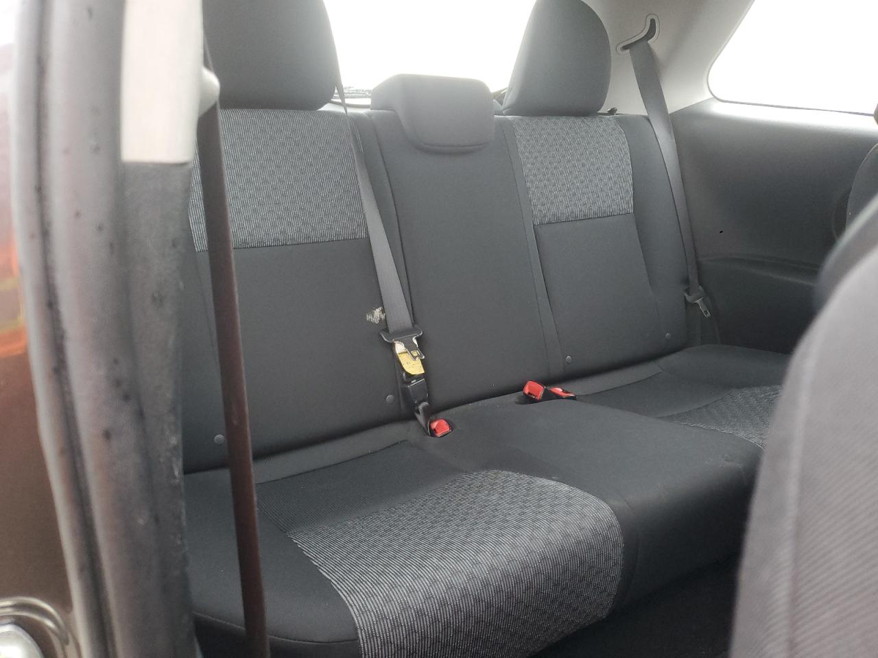 2015 Toyota Yaris - Image 10